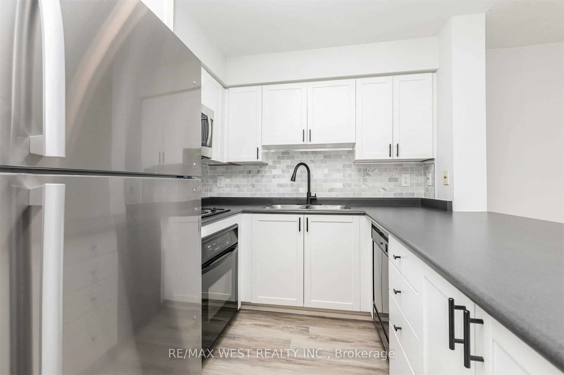 1000 King Street W, #420