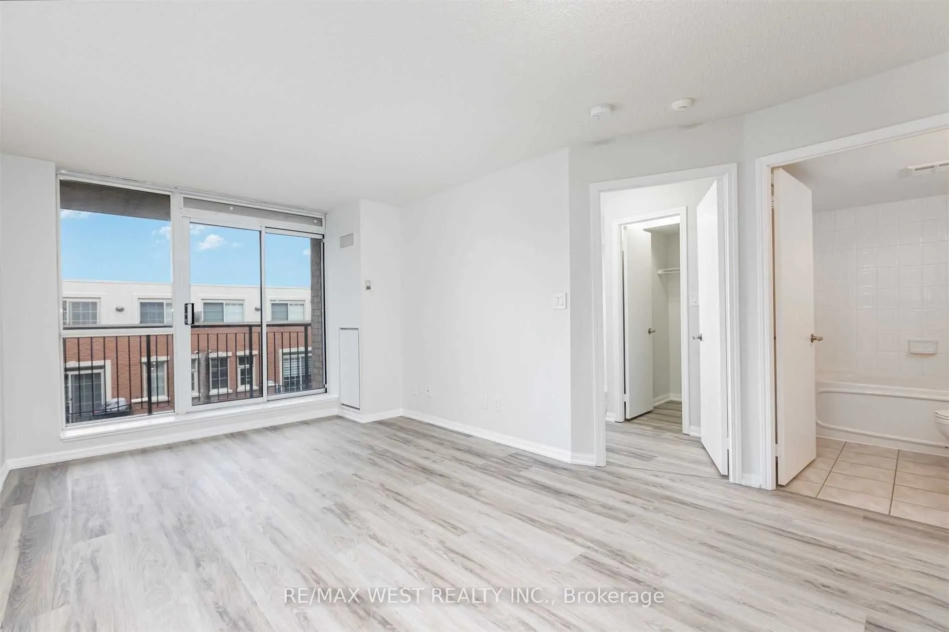 1000 King Street W, #420