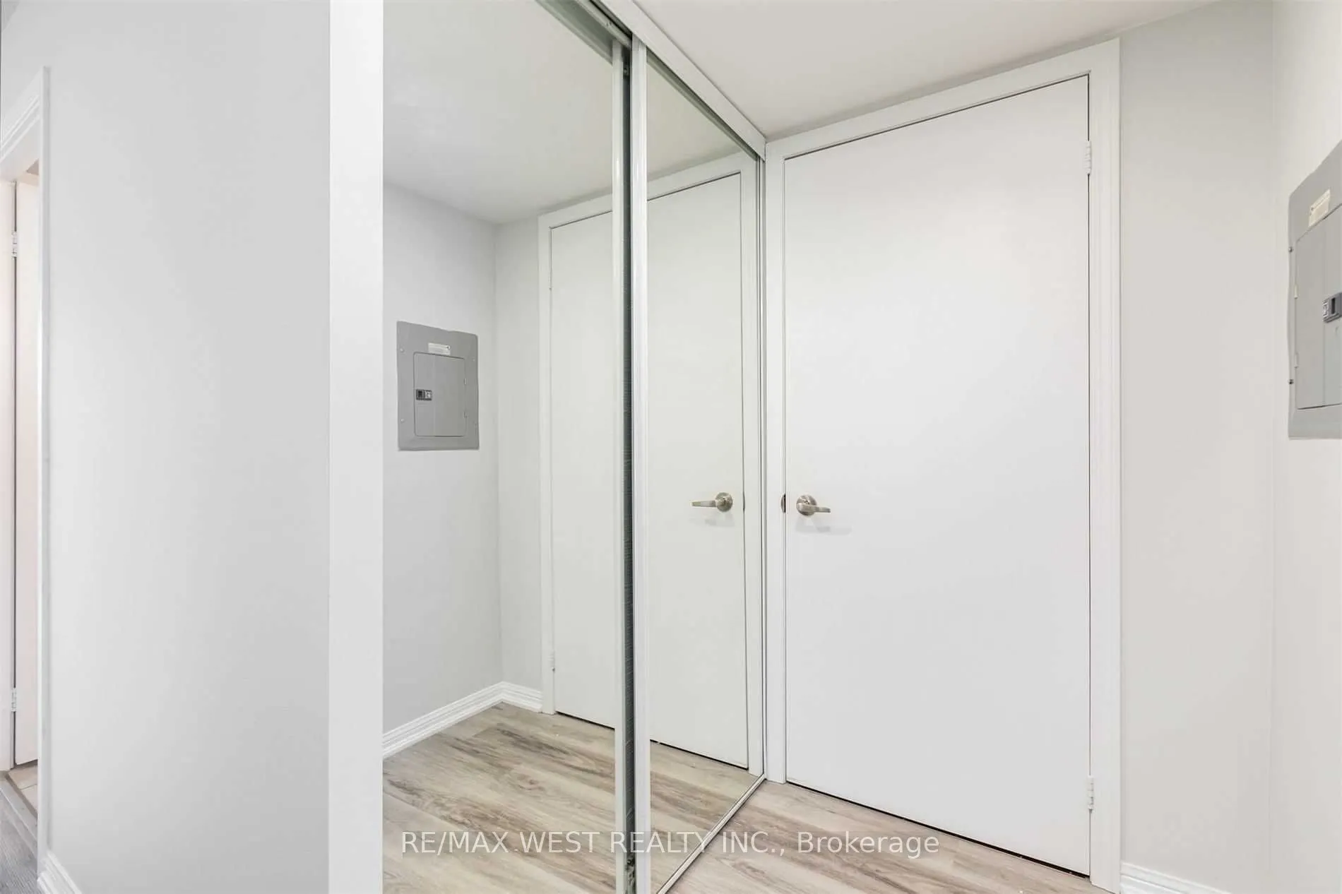 1000 King Street W, #420