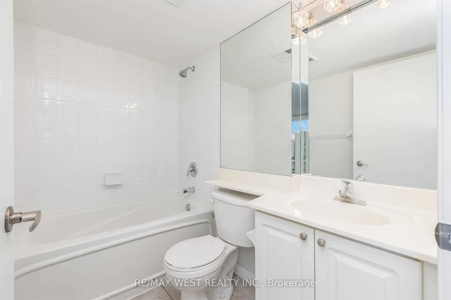 1000 King Street W, #420