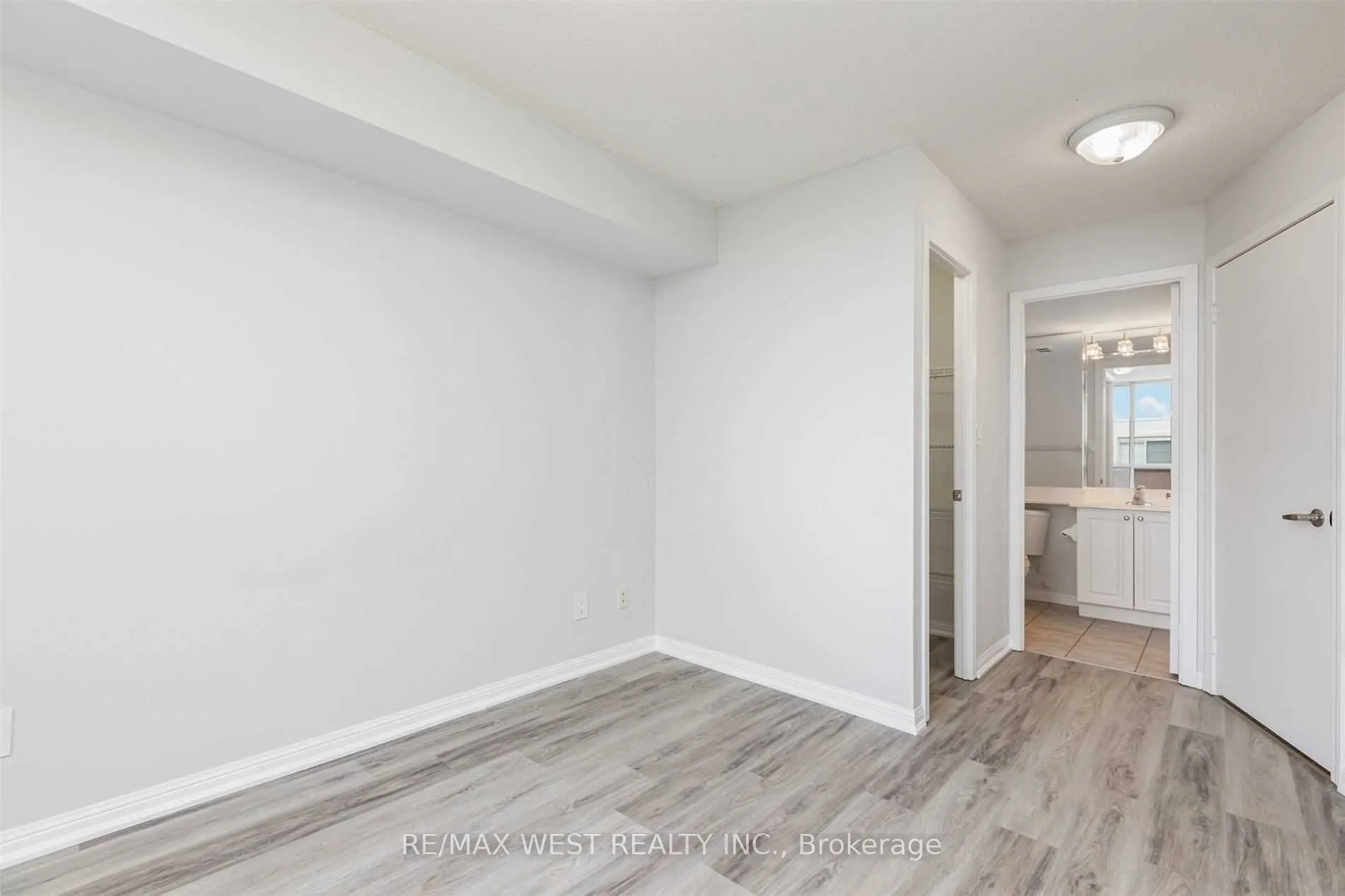 1000 King Street W, #420
