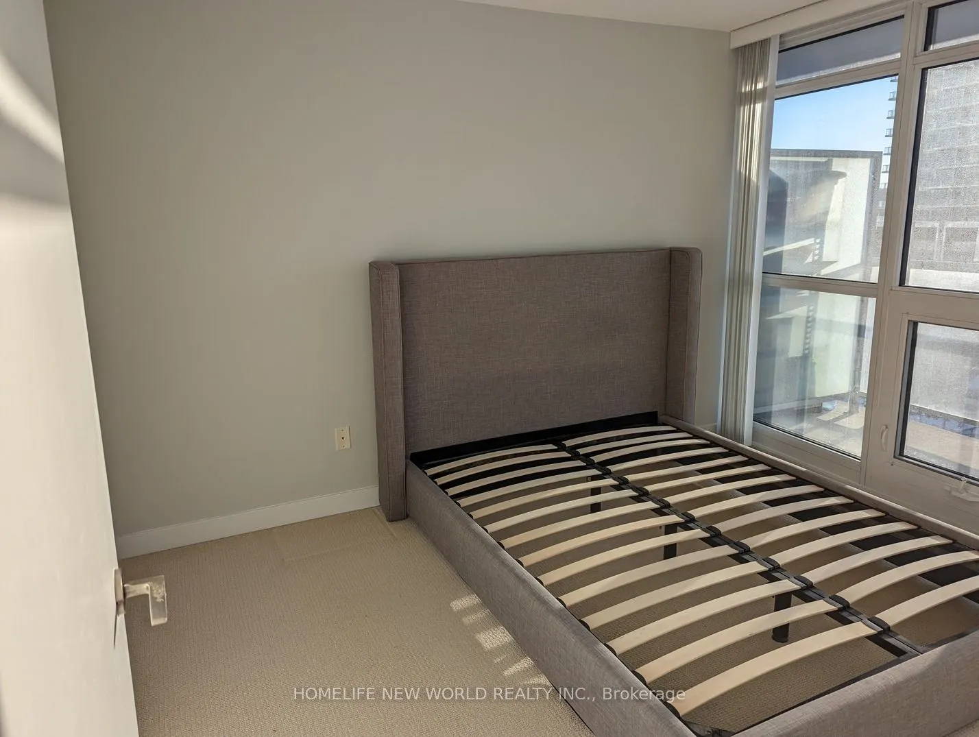 121 Mcmahon Drive, #811