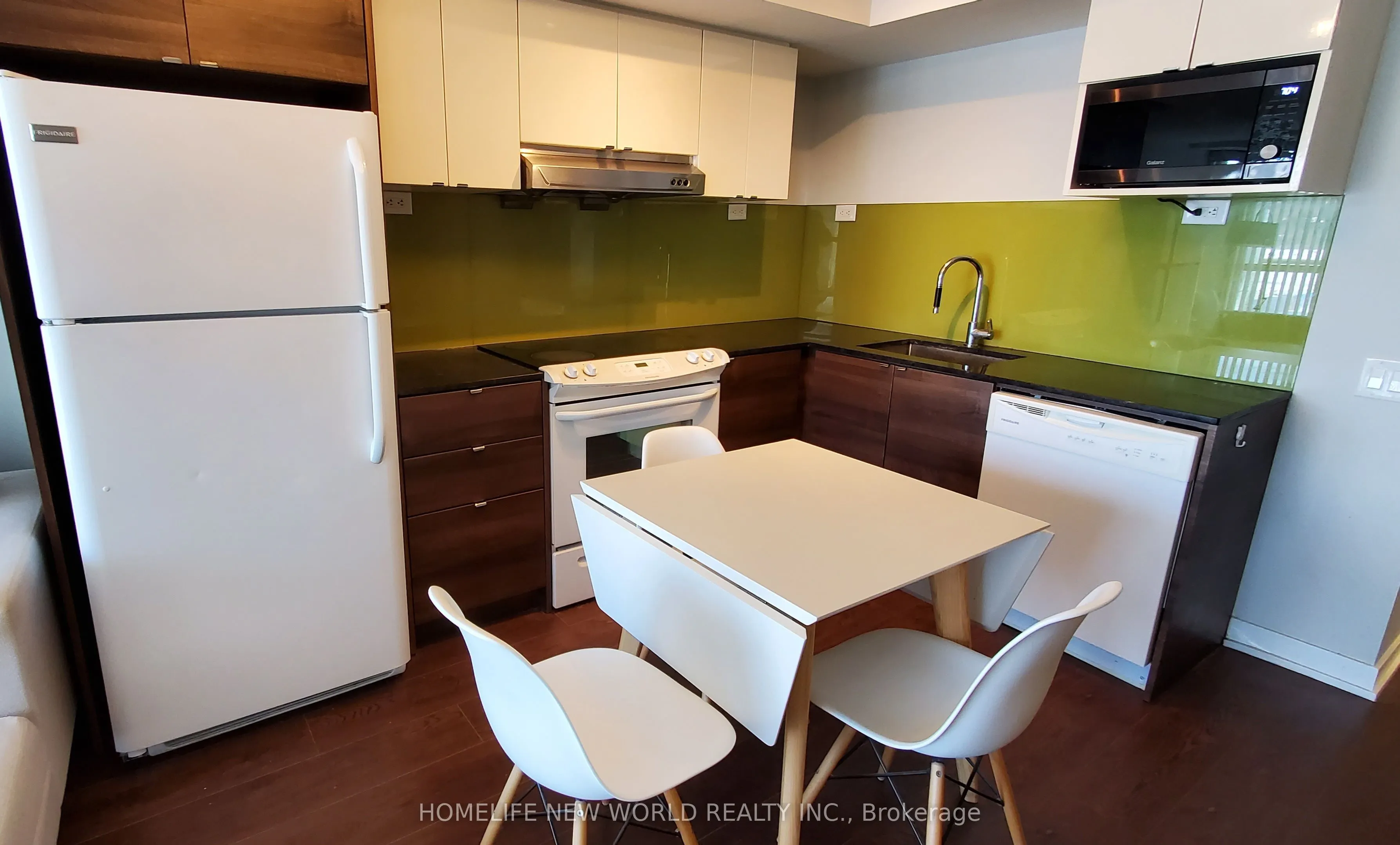 121 Mcmahon Drive, #811