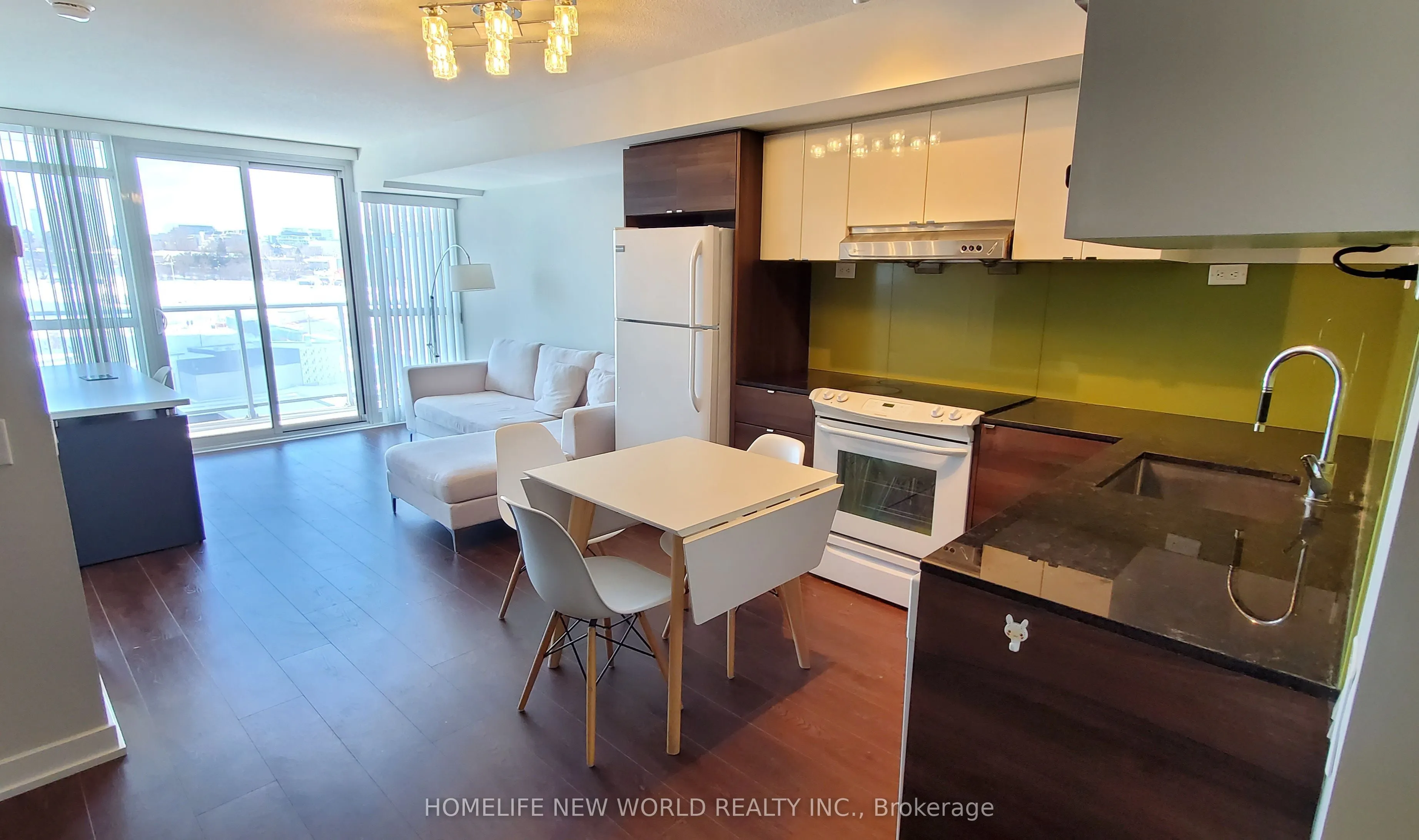 121 Mcmahon Drive, #811