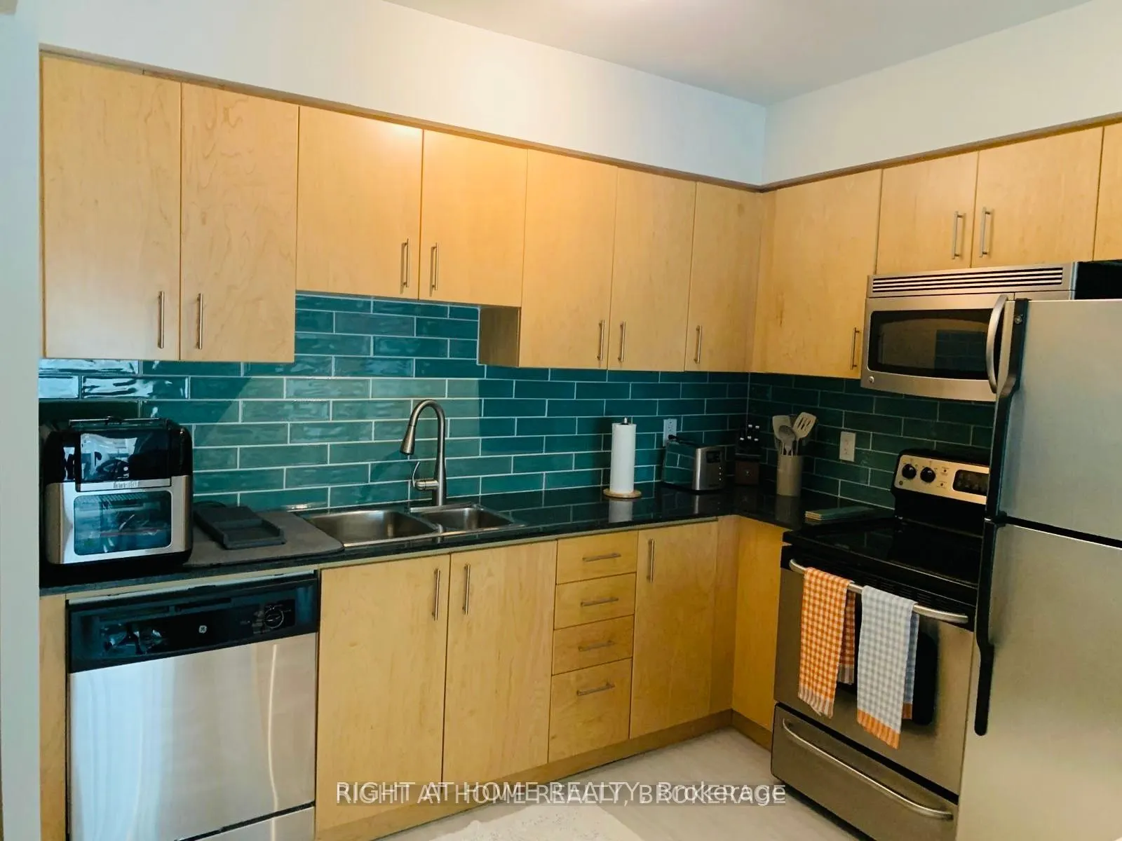 8 Scollard Street, #1109