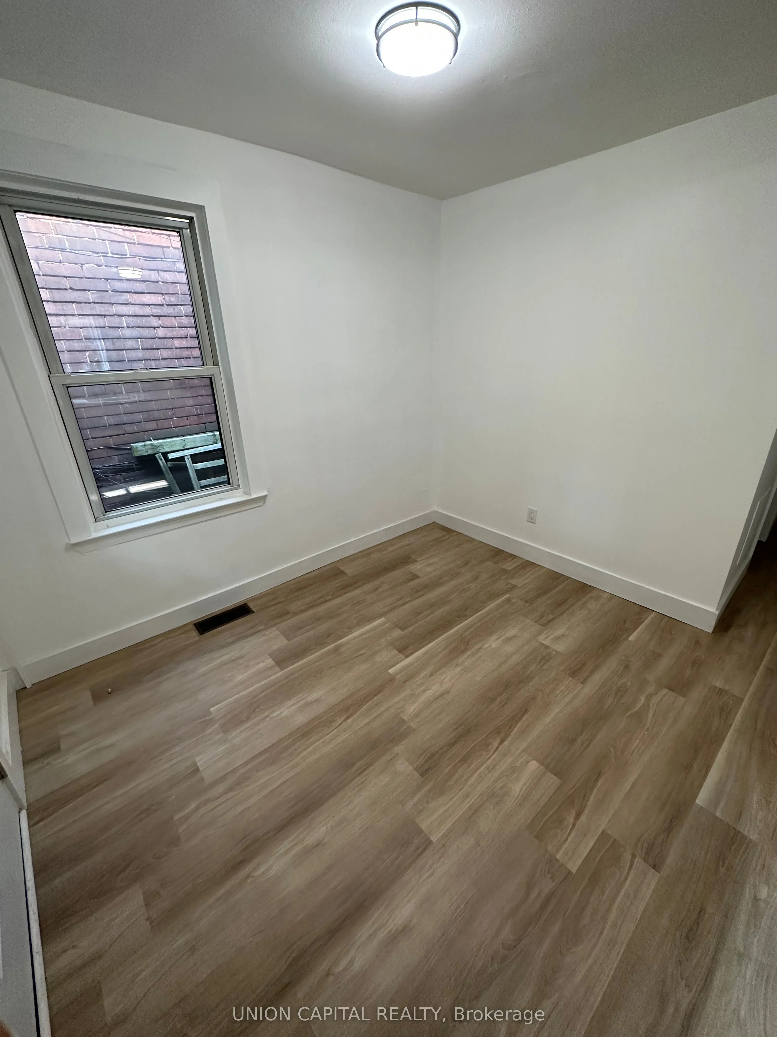 886 College Street, #Main