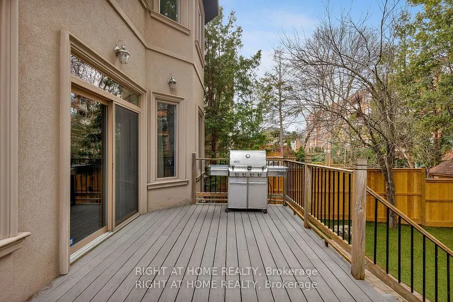 8 Rutherglen Road