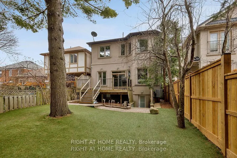 8 Rutherglen Road
