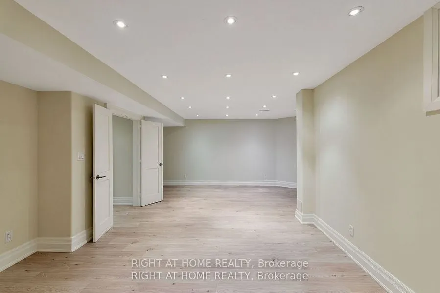 8 Rutherglen Road