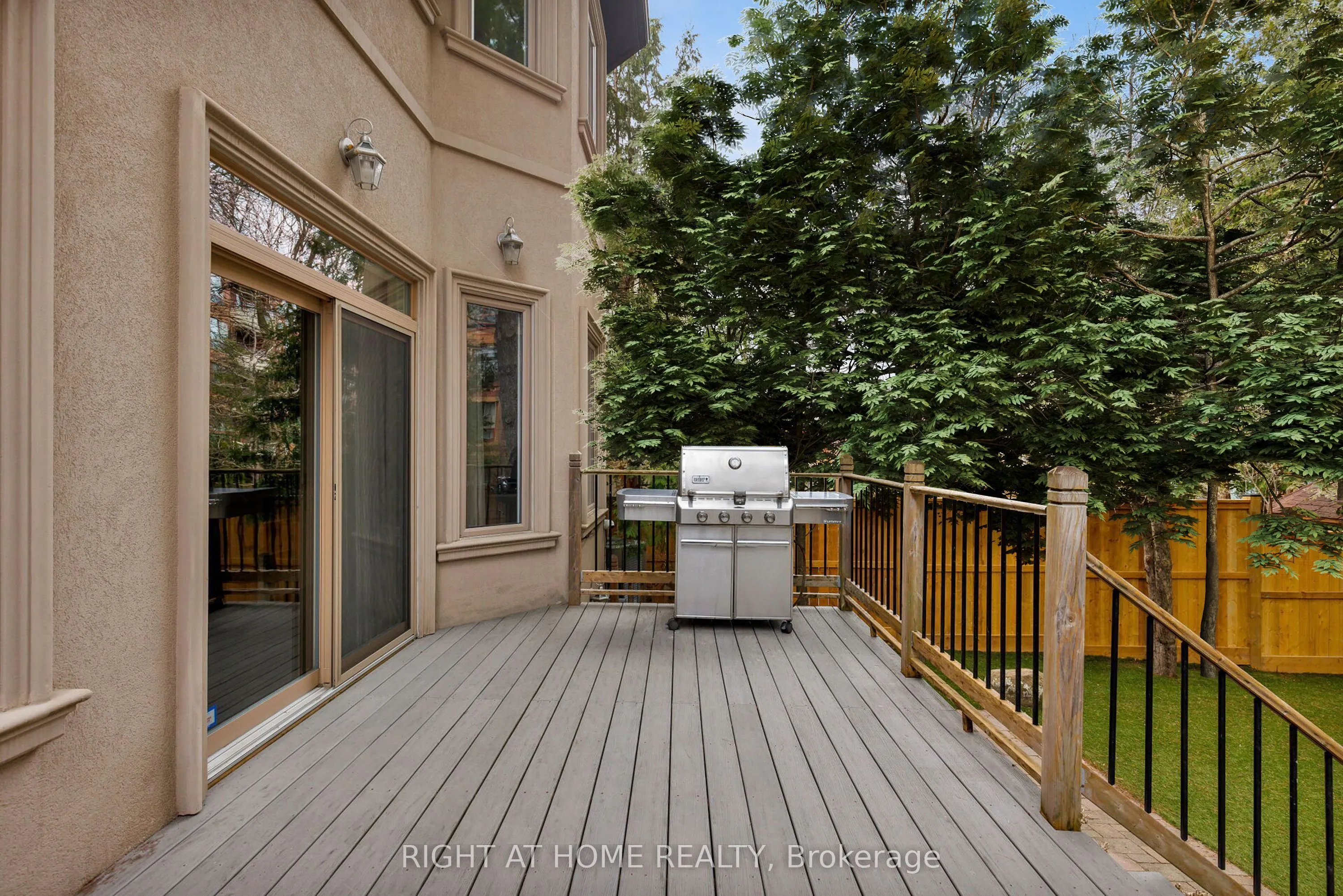 8 Rutherglen Road