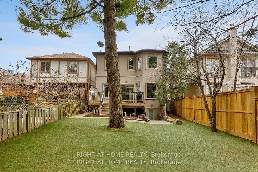 8 Rutherglen Road