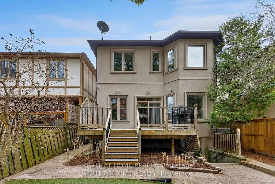 8 Rutherglen Road