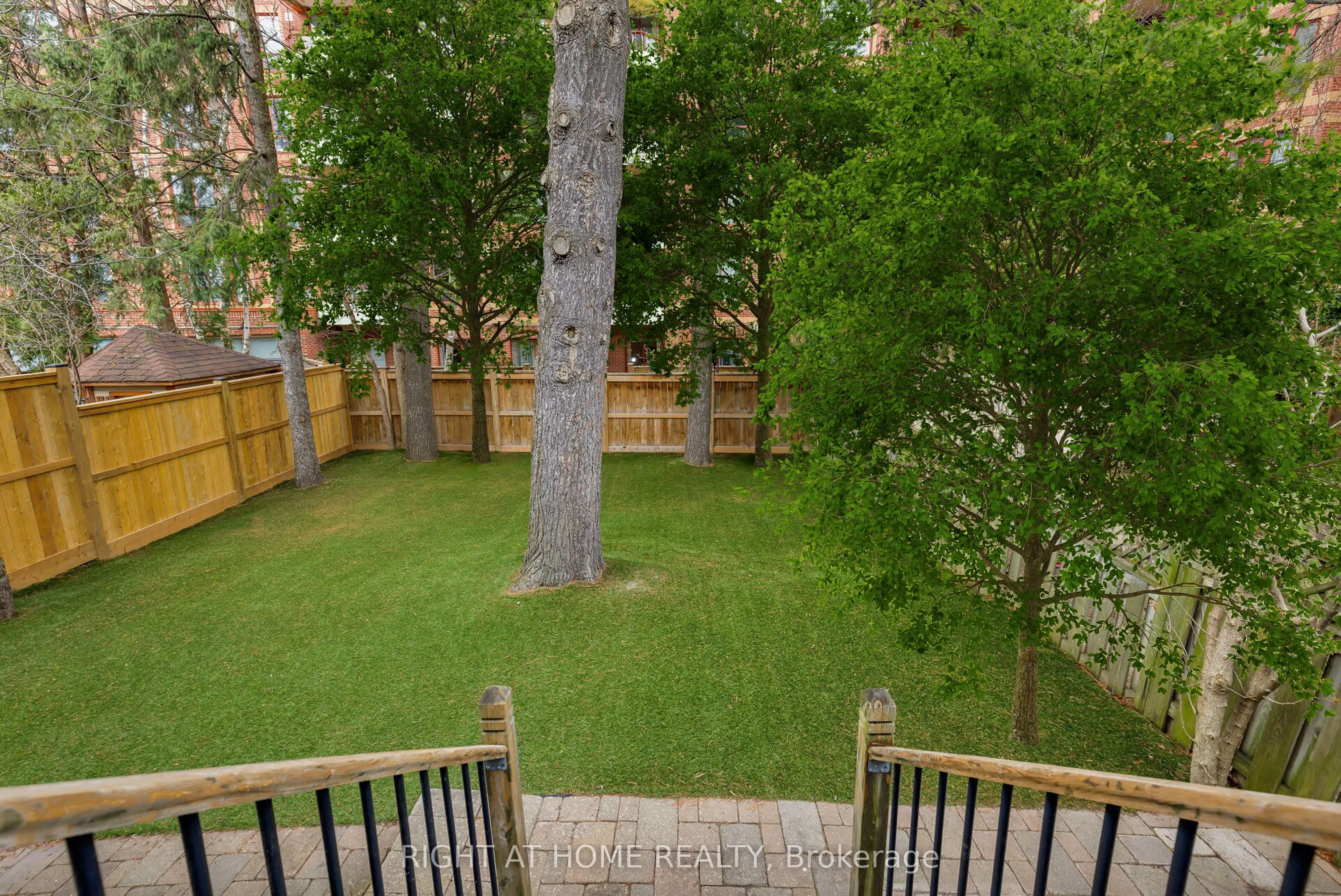 8 Rutherglen Road