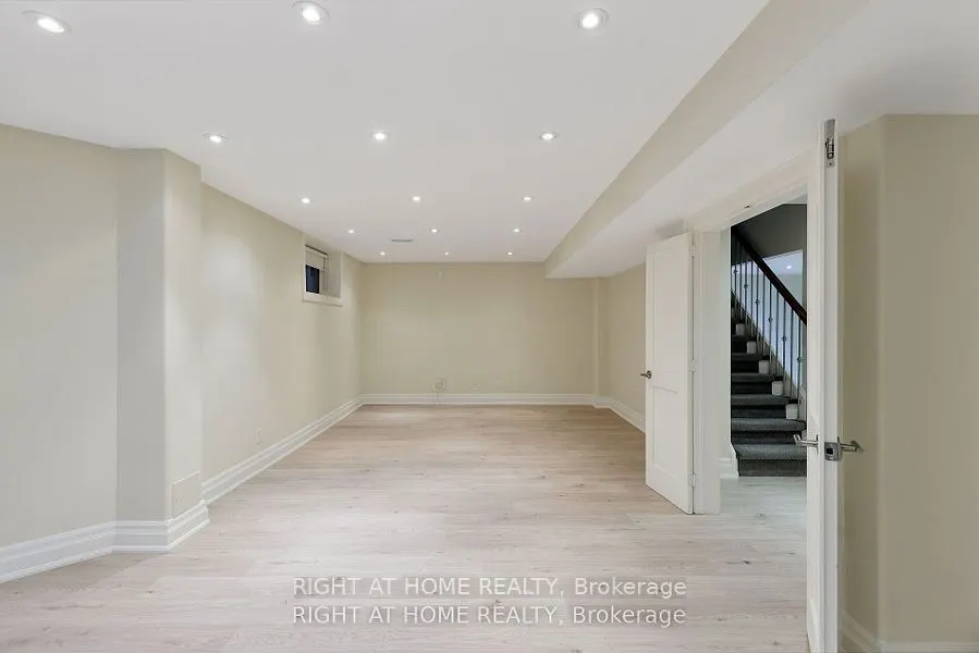 8 Rutherglen Road