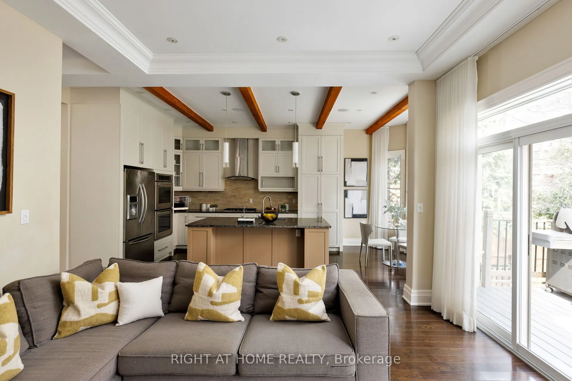 8 Rutherglen Road