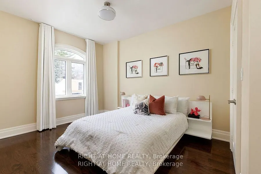 8 Rutherglen Road