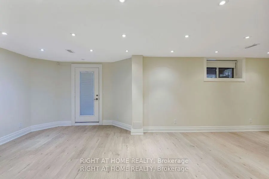 8 Rutherglen Road