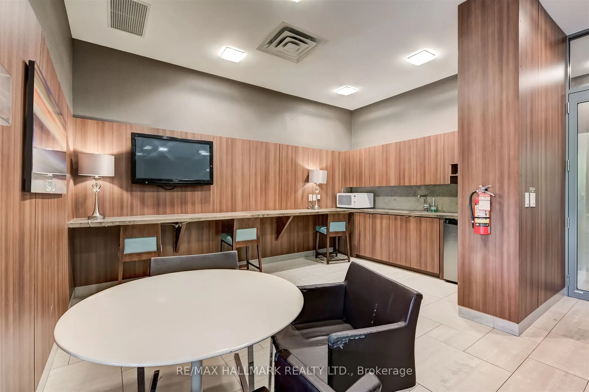 260 Sackville Street, #714