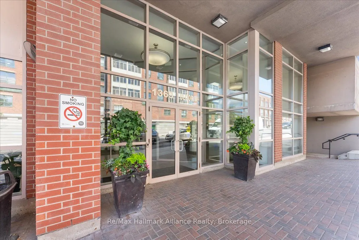 1369 Bloor Street W, #910