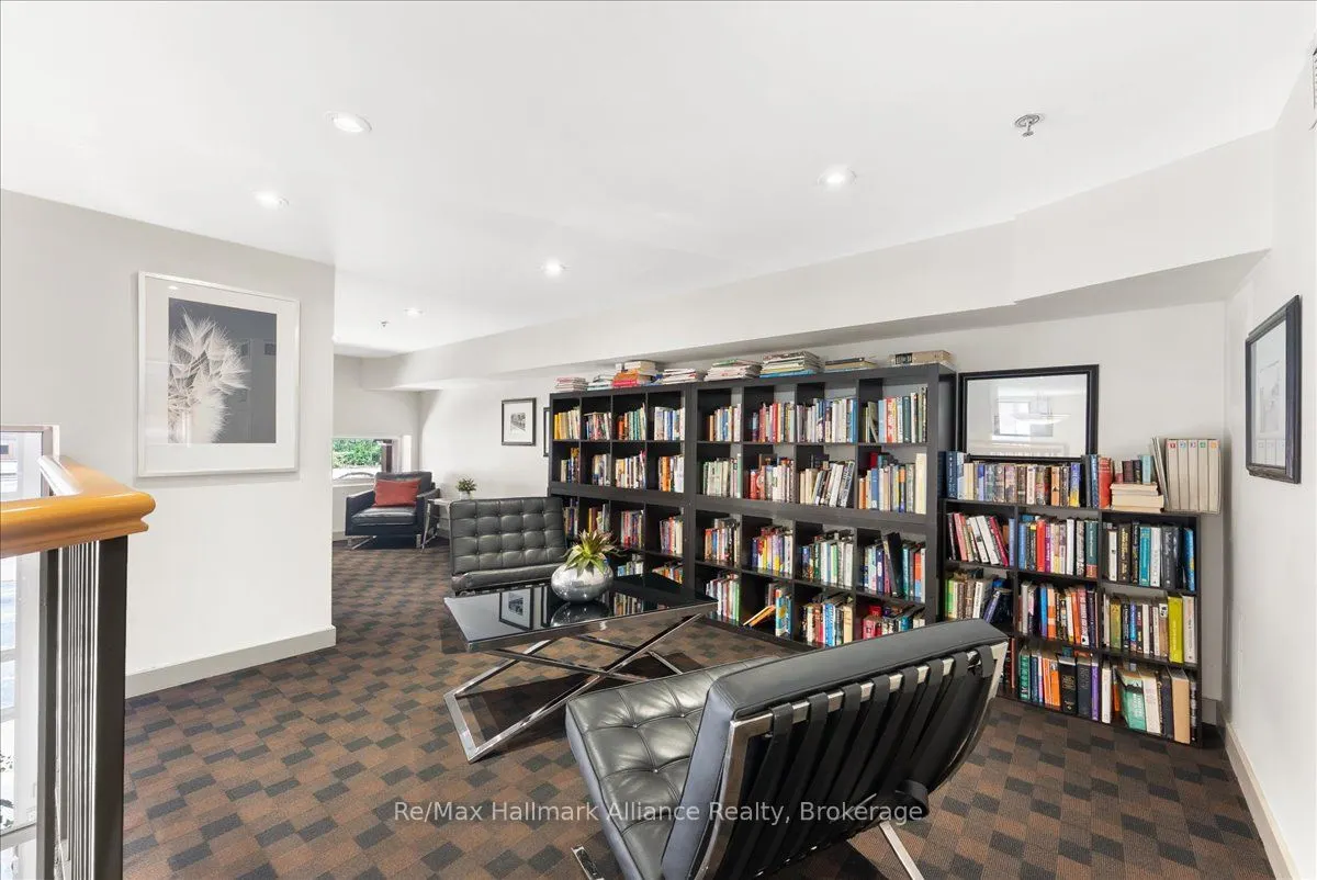 1369 Bloor Street W, #910