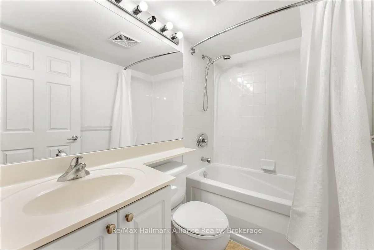 1369 Bloor Street W, #910