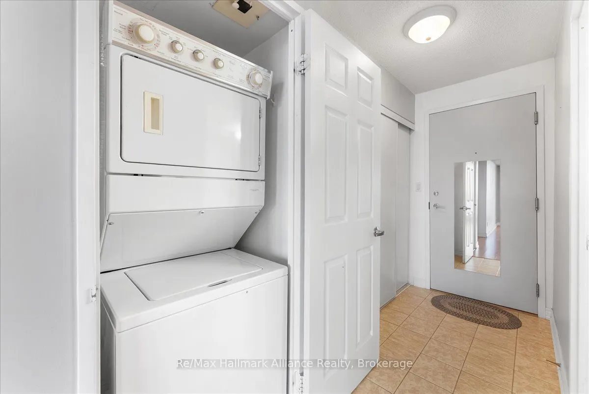 1369 Bloor Street W, #910