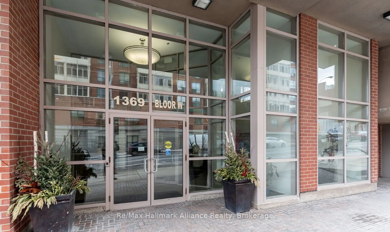 1369 Bloor Street W, #910