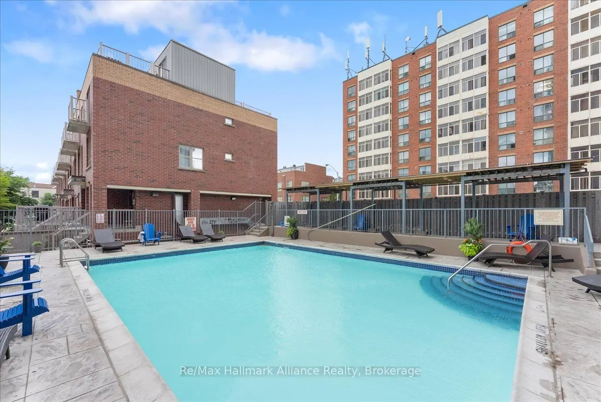 1369 Bloor Street W, #910