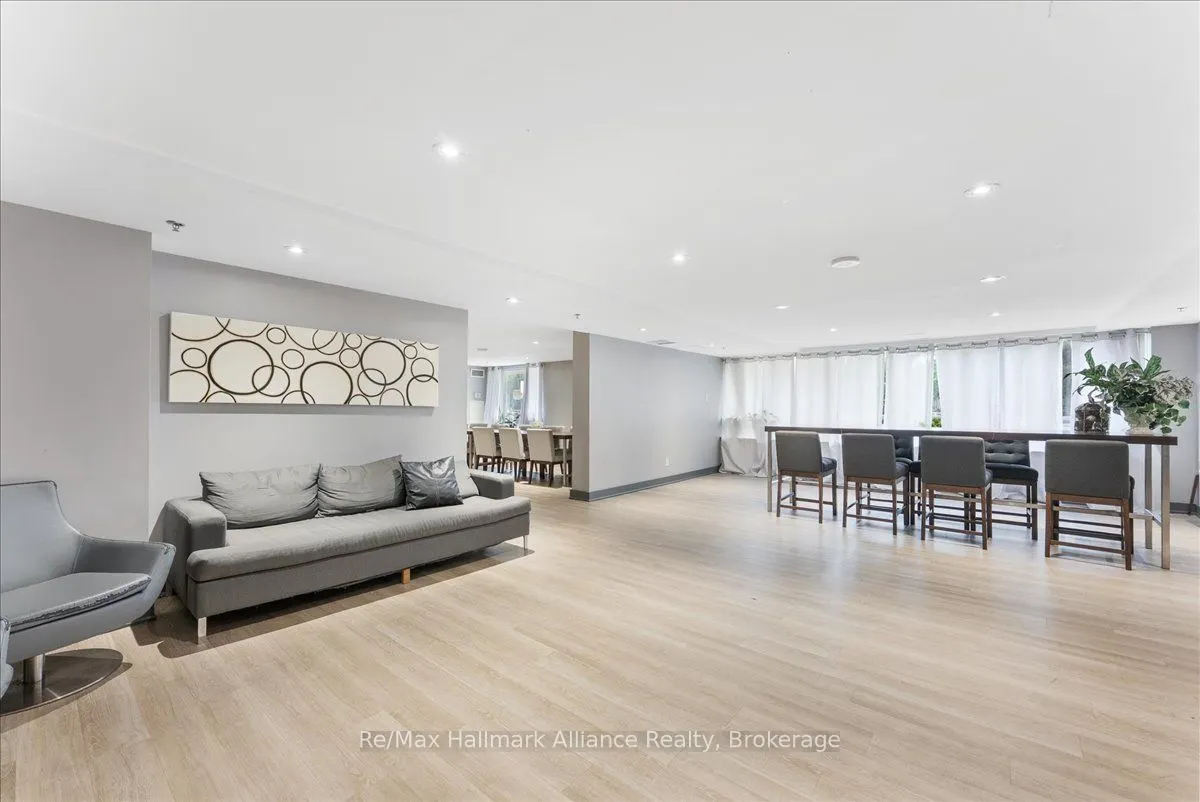 1369 Bloor Street W, #910