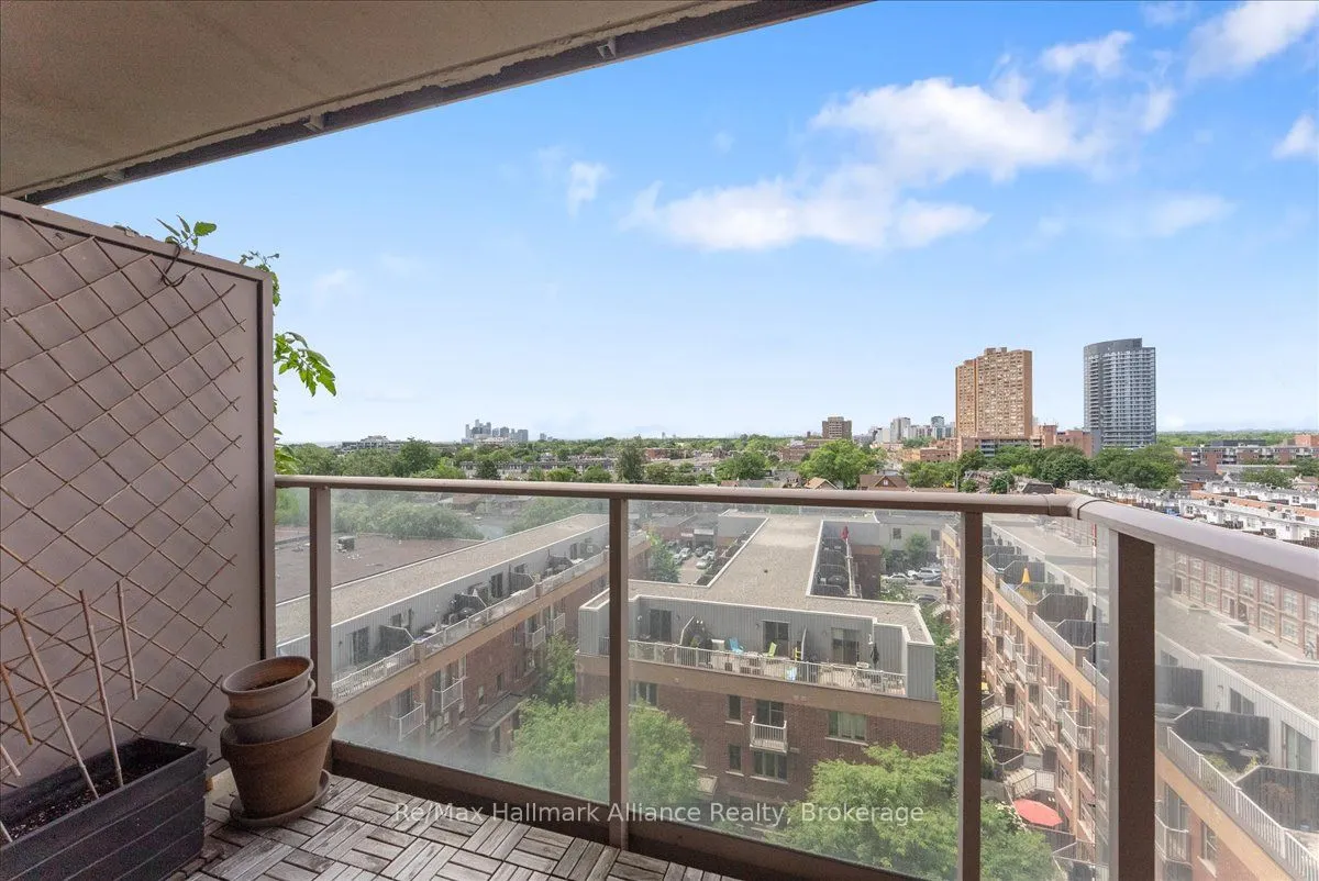 1369 Bloor Street W, #910