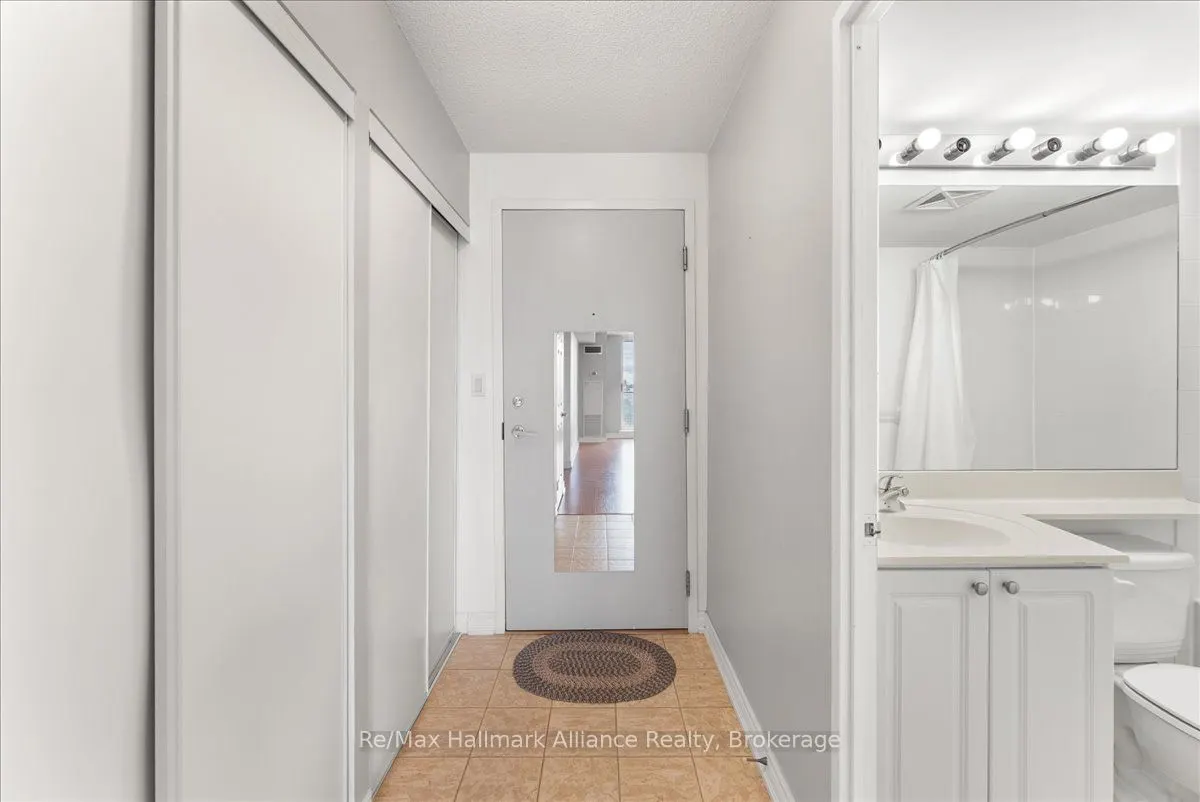 1369 Bloor Street W, #910