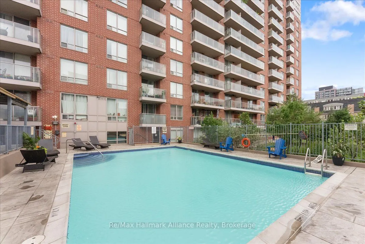 1369 Bloor Street W, #910