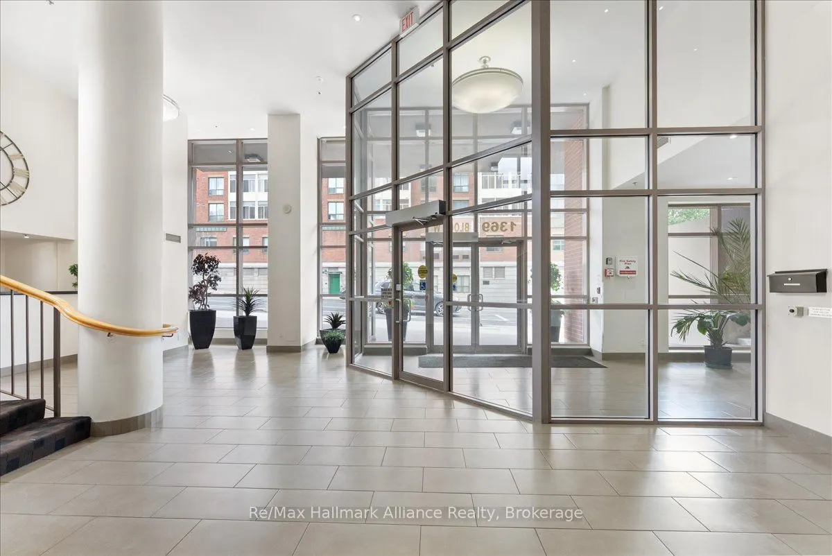 1369 Bloor Street W, #910