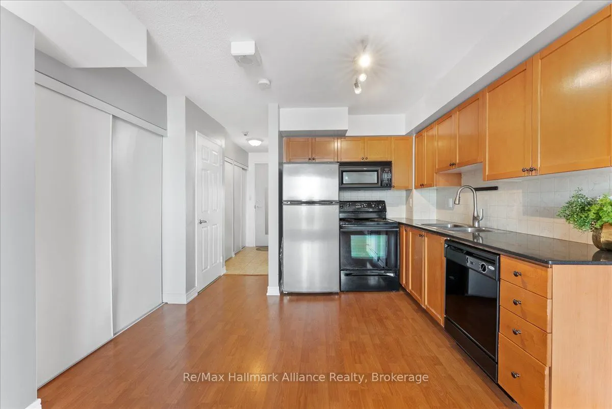 1369 Bloor Street W, #910