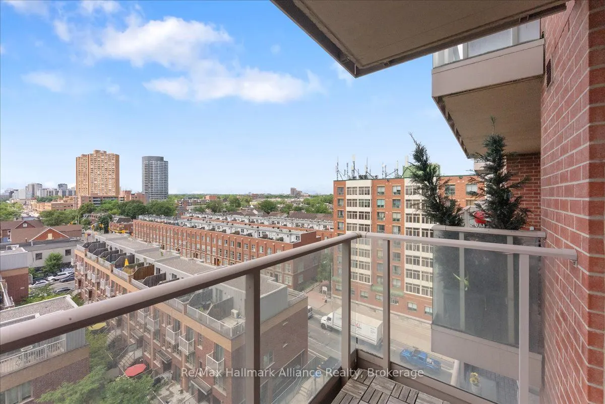 1369 Bloor Street W, #910