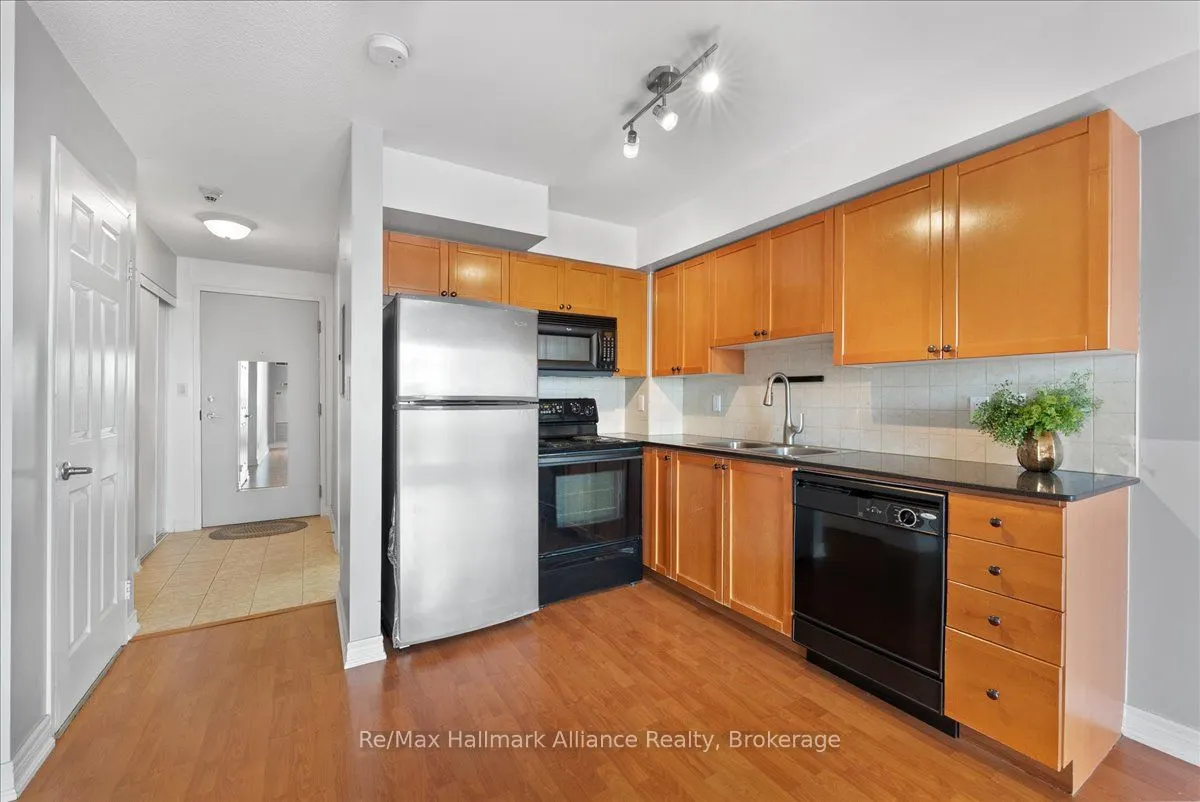 1369 Bloor Street W, #910