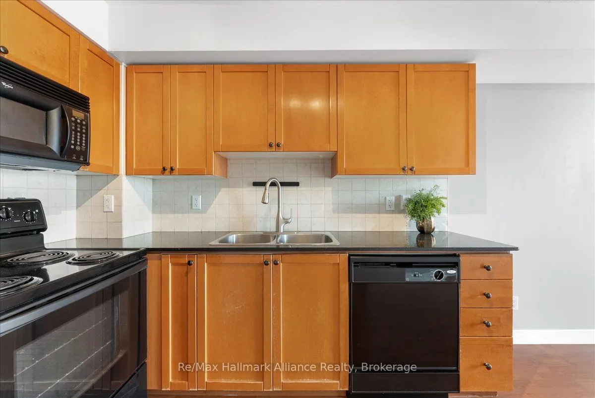 1369 Bloor Street W, #910