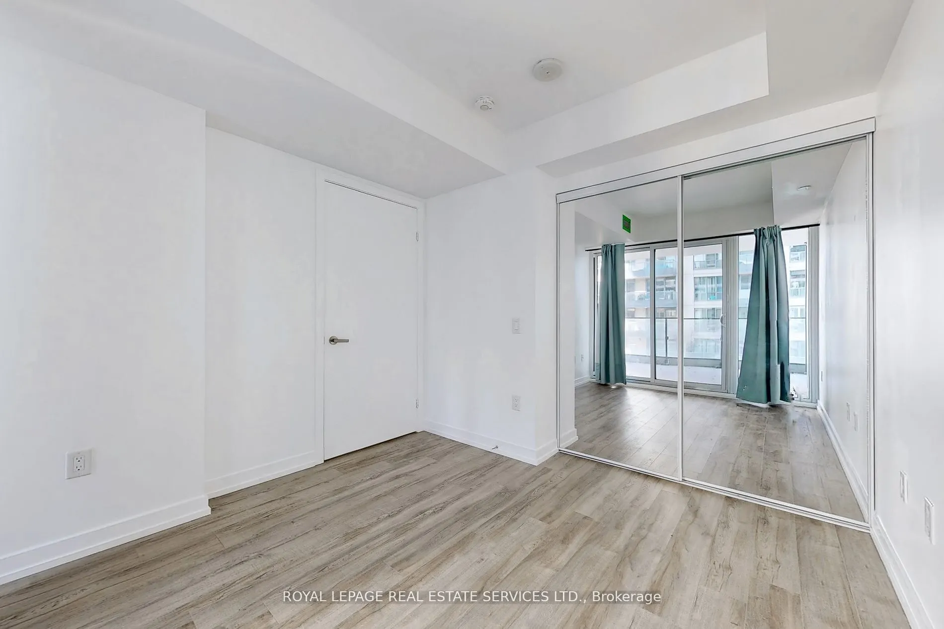 77 Shuter Street, #612