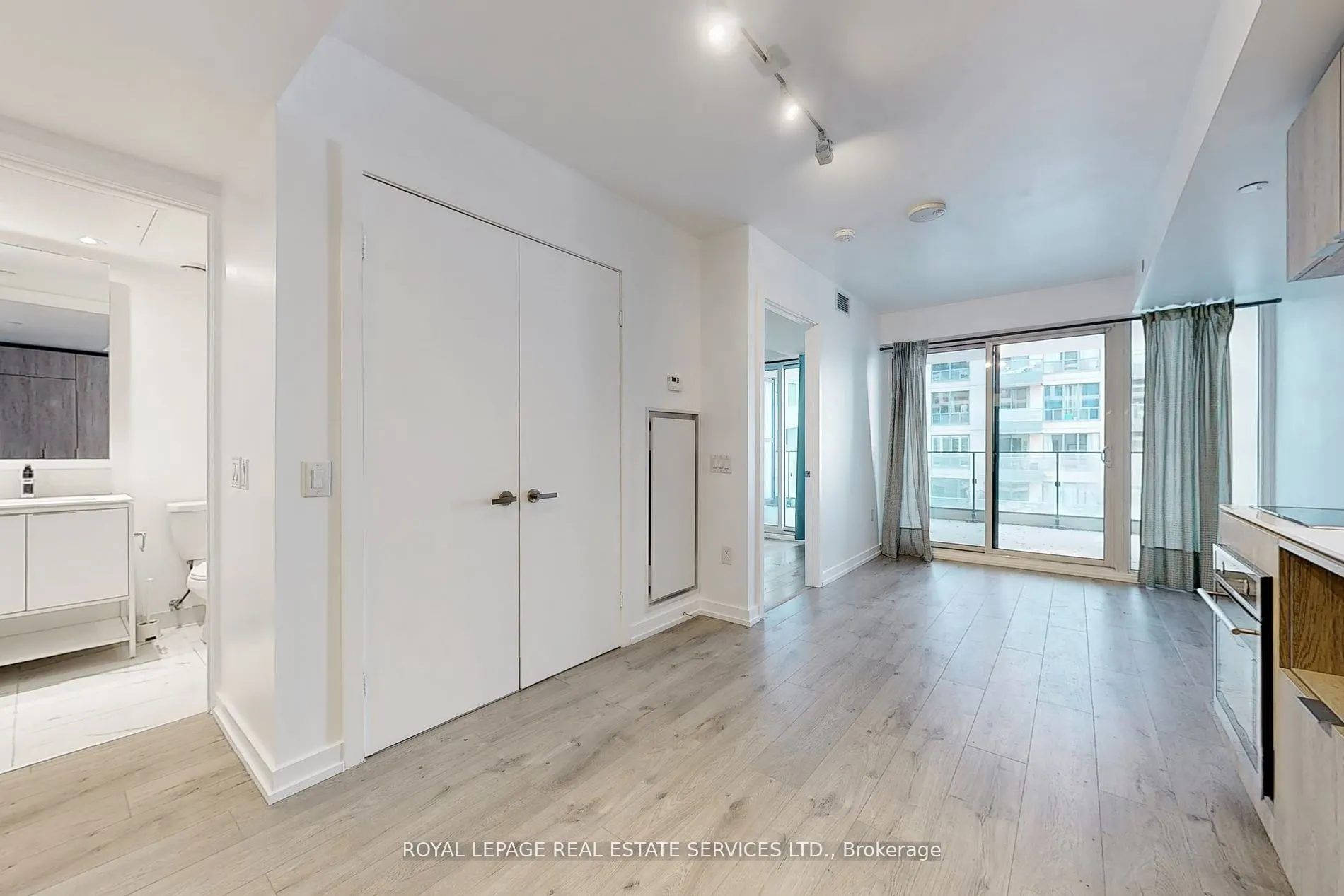77 Shuter Street, #612