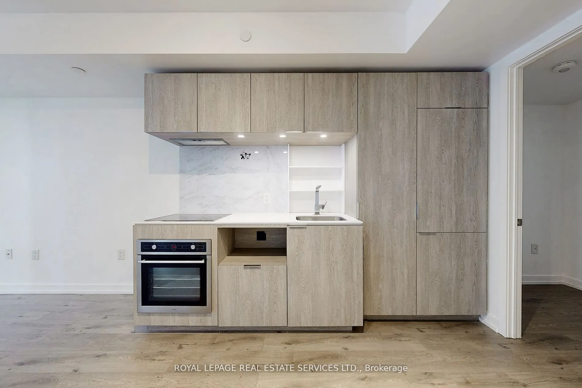77 Shuter Street, #612