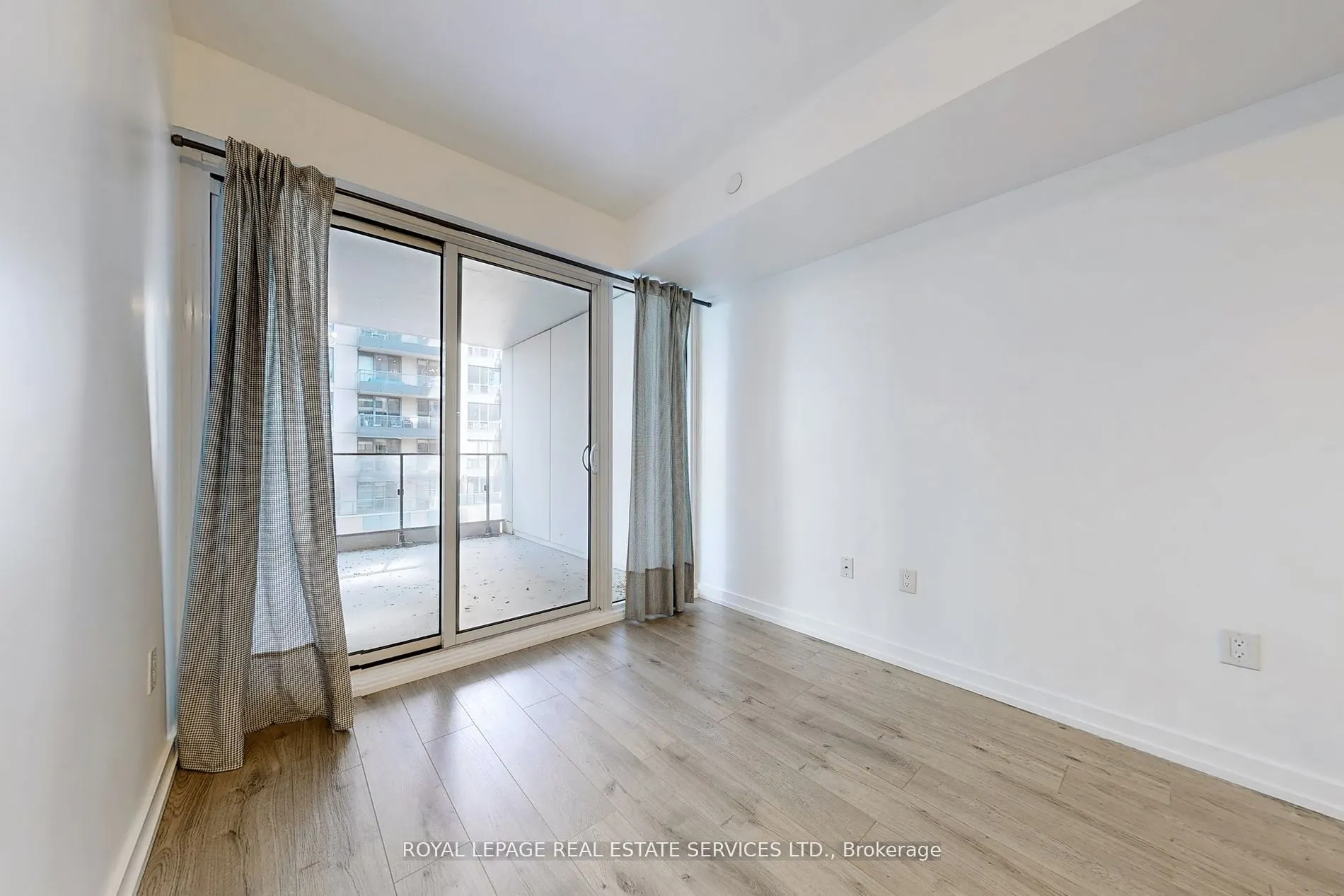 77 Shuter Street, #612