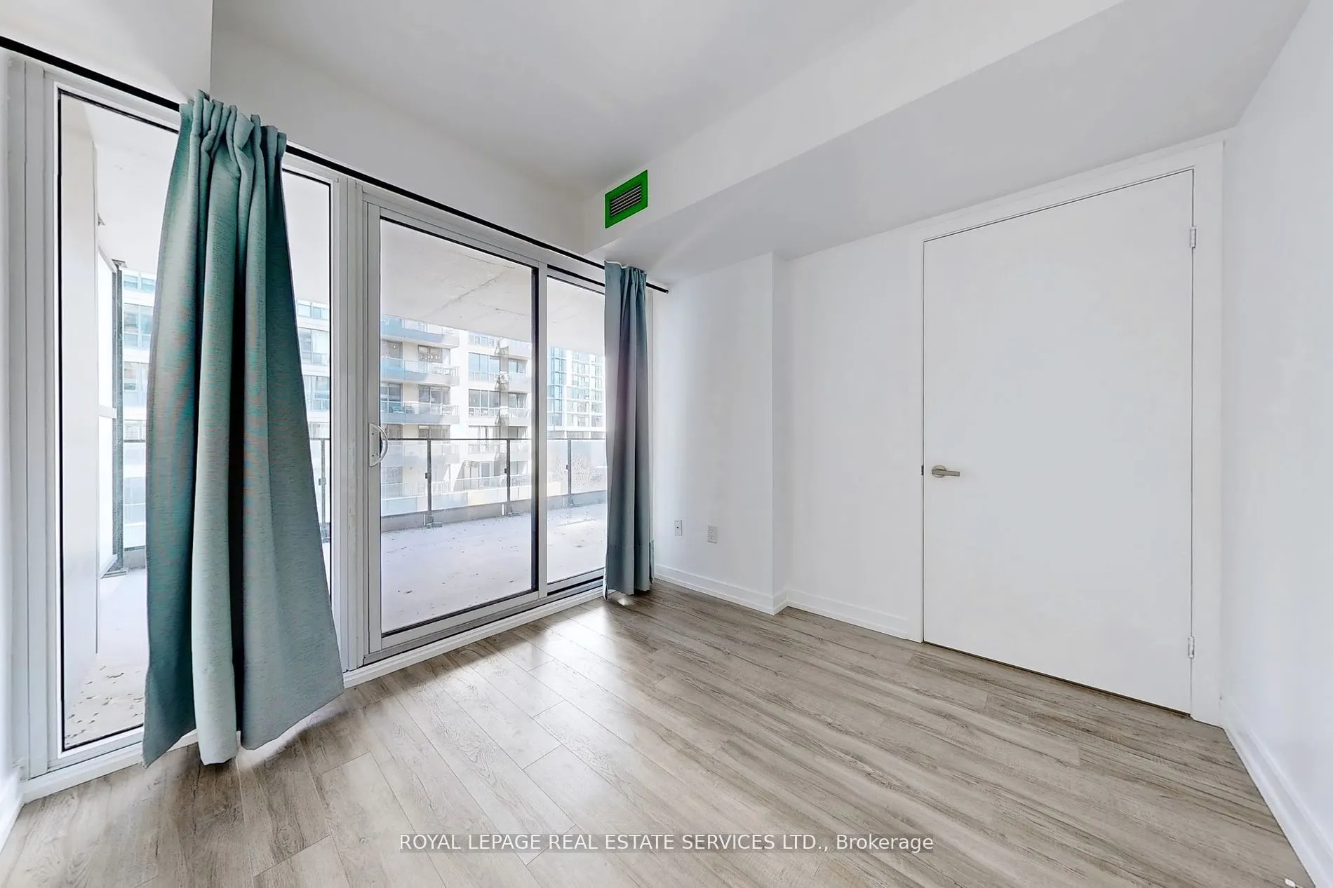 77 Shuter Street, #612