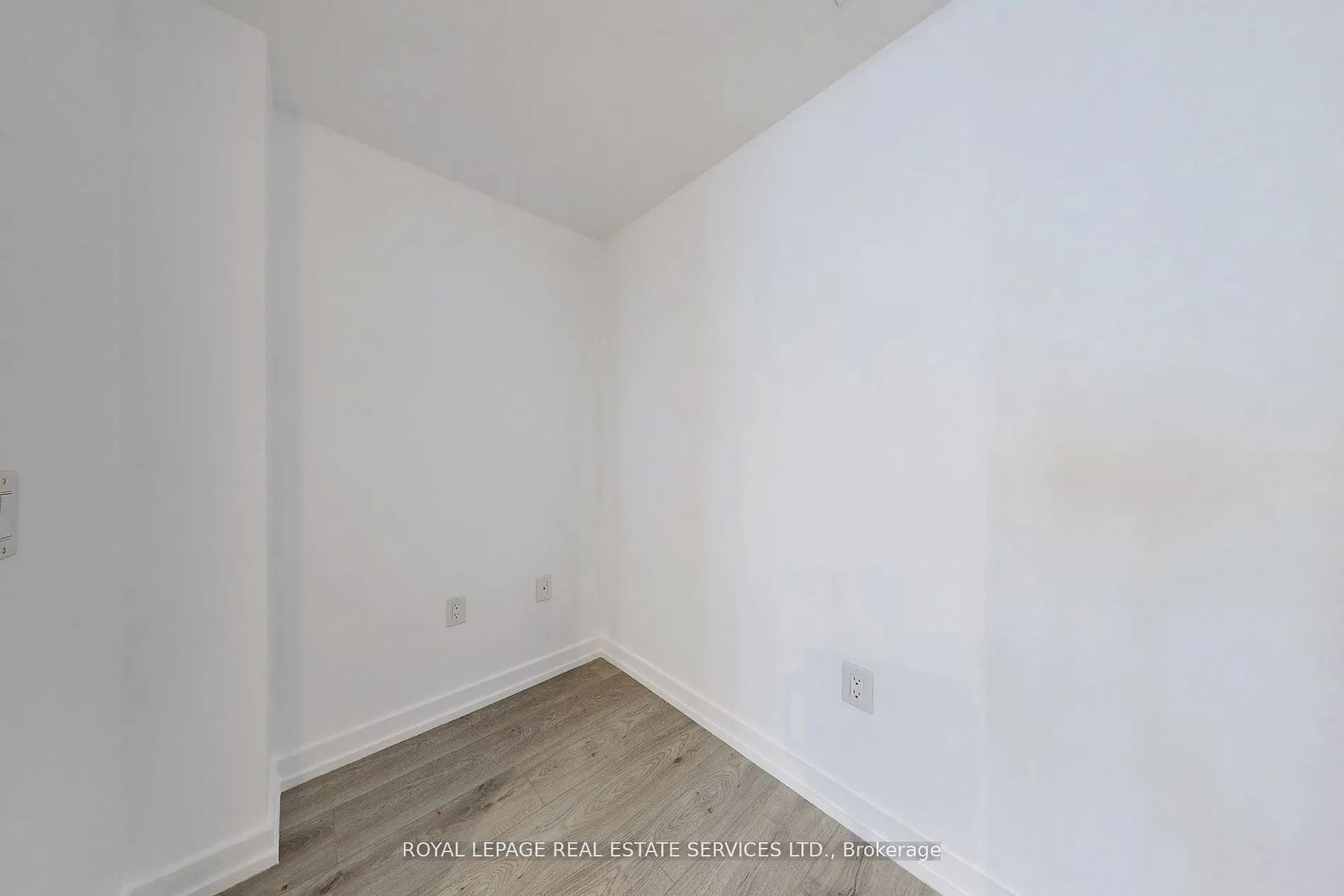 77 Shuter Street, #612
