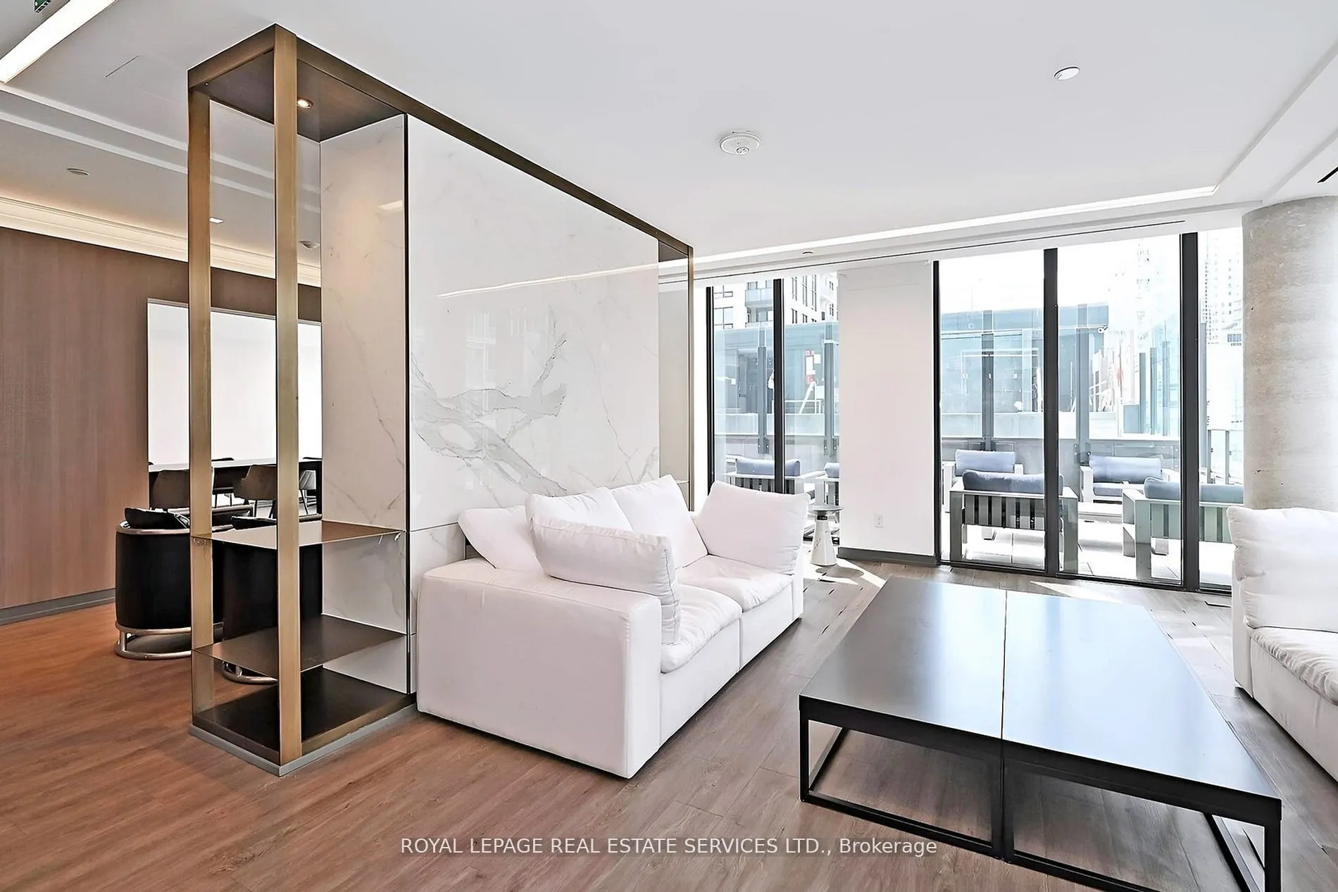 77 Shuter Street, #612