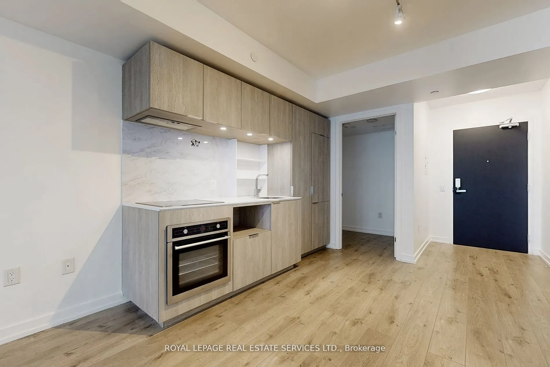 77 Shuter Street, #612