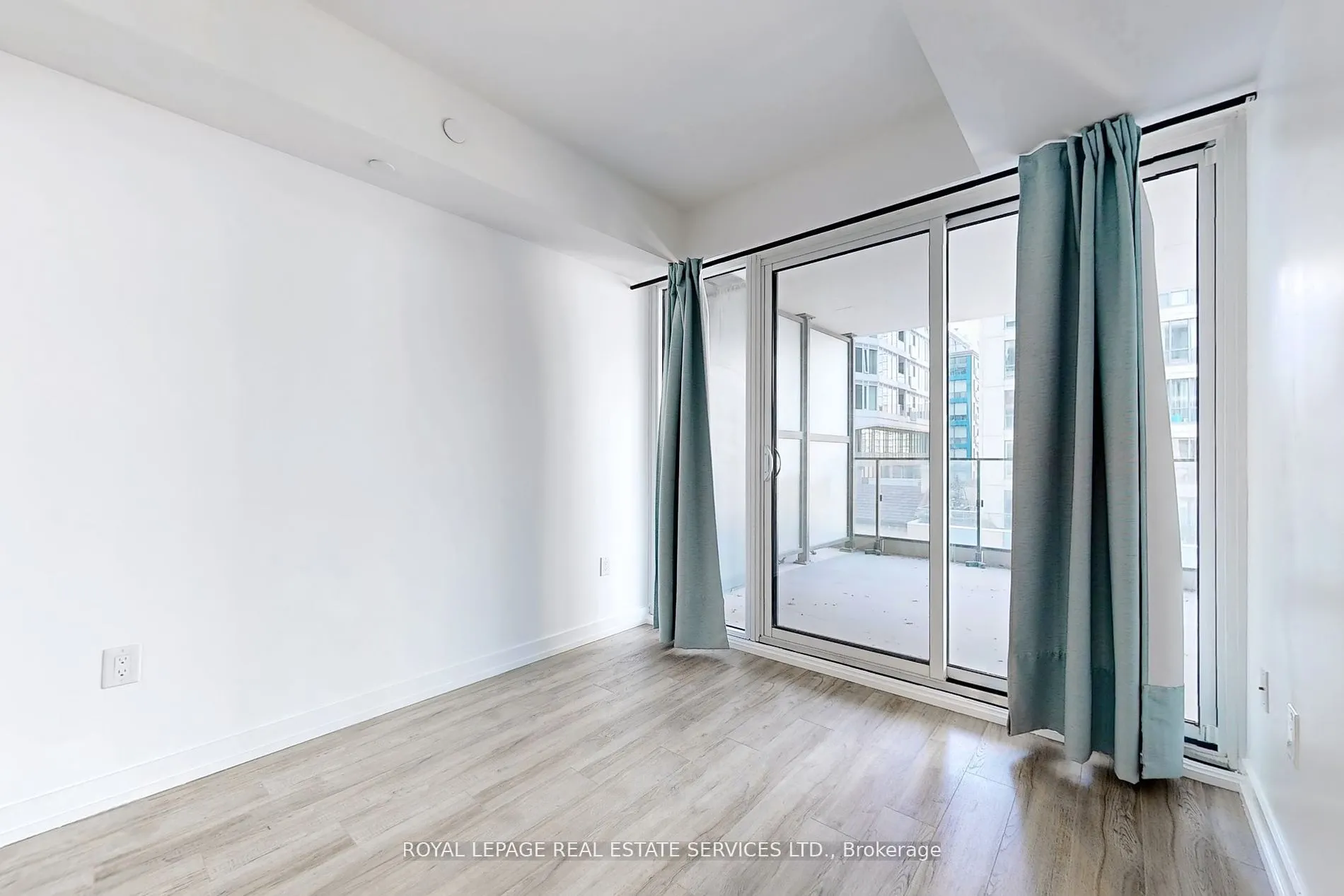 77 Shuter Street, #612