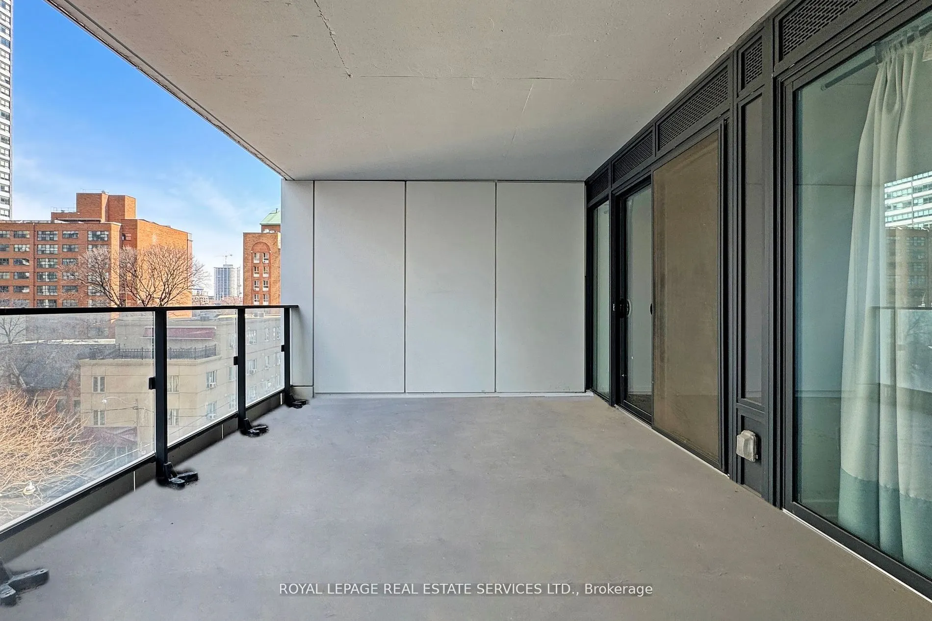77 Shuter Street, #612