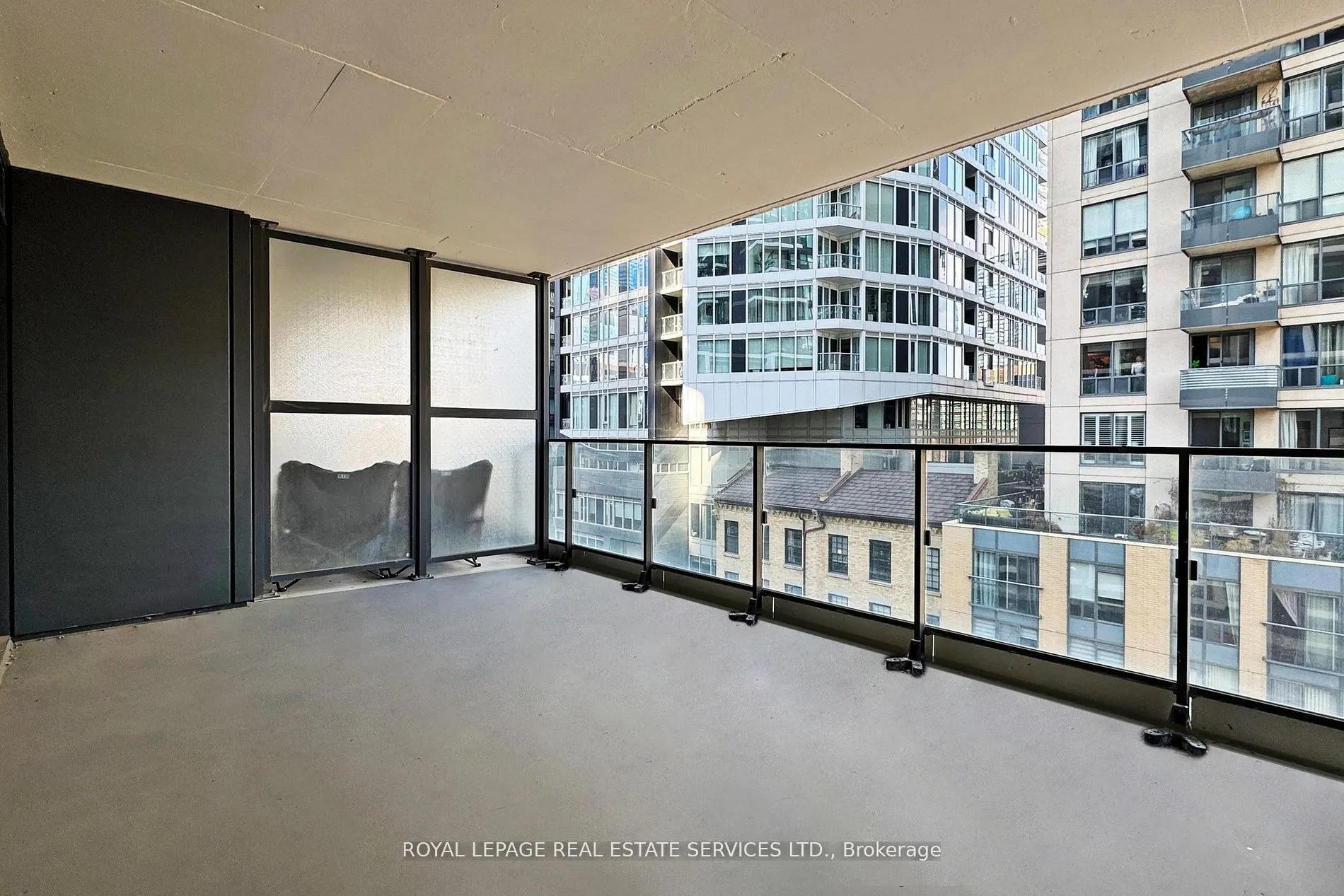 77 Shuter Street, #612