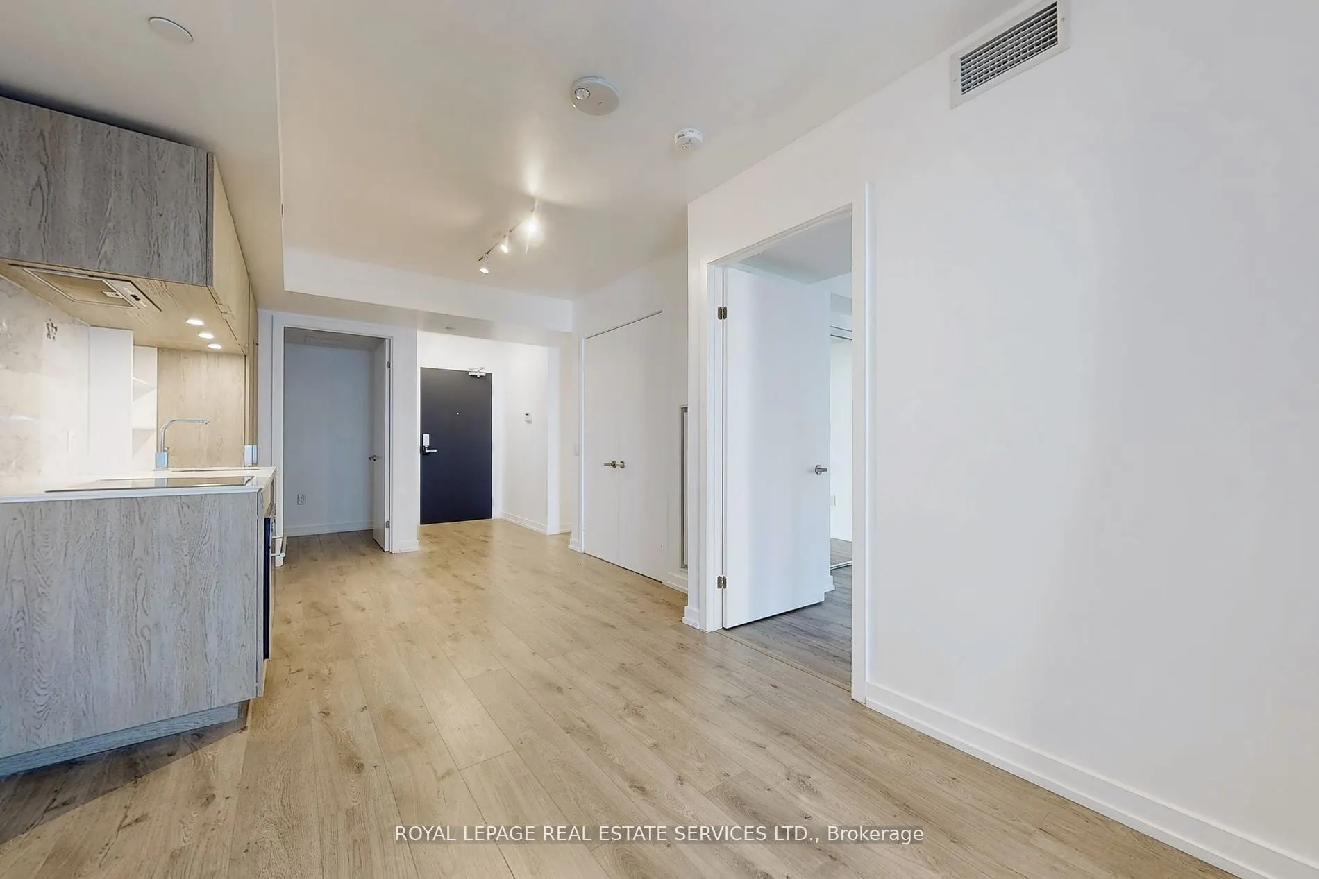 77 Shuter Street, #612