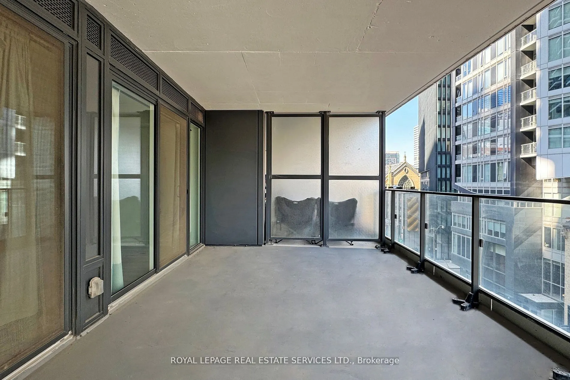 77 Shuter Street, #612